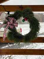 Red_and_white_plaid_wreath